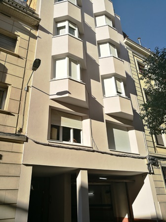 Aïllament tèrmic de façanes, patis i cobertes al carrer Pujol, nº 3 (Barcelona)